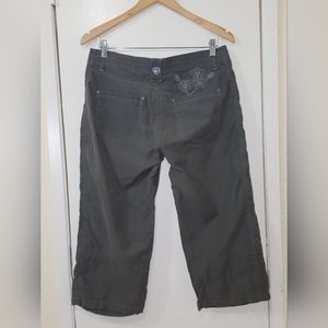 Kuhl Mountain Culture size8 Green Cargo Style Kapri Embroiderd Flowers on back.